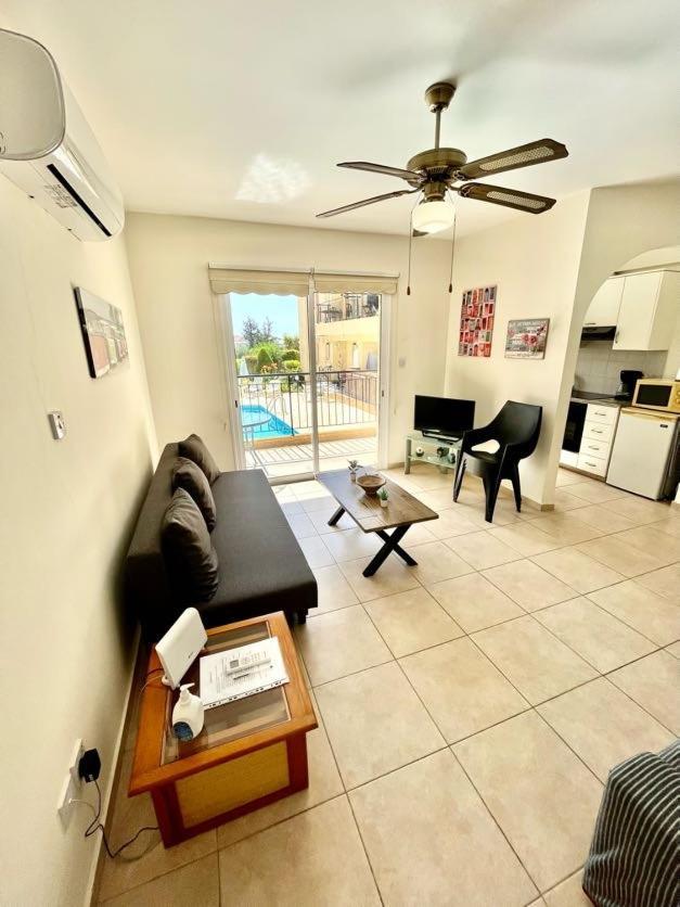 The Holiday Flat, Gateway To Desired Experiences Peyia Bagian luar foto