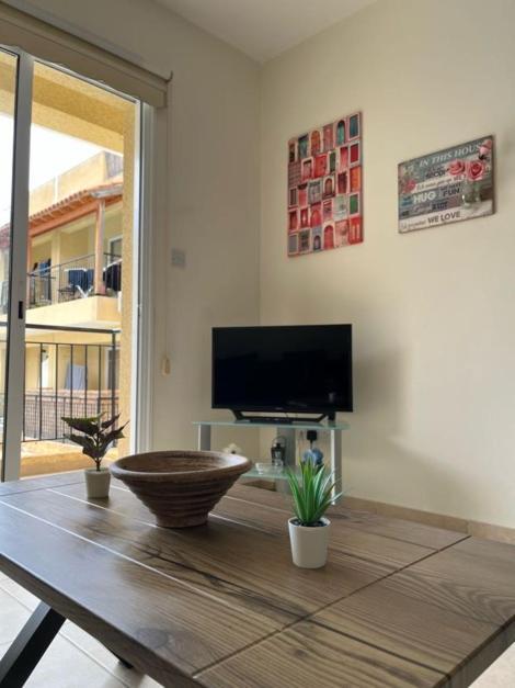 The Holiday Flat, Gateway To Desired Experiences Peyia Bagian luar foto