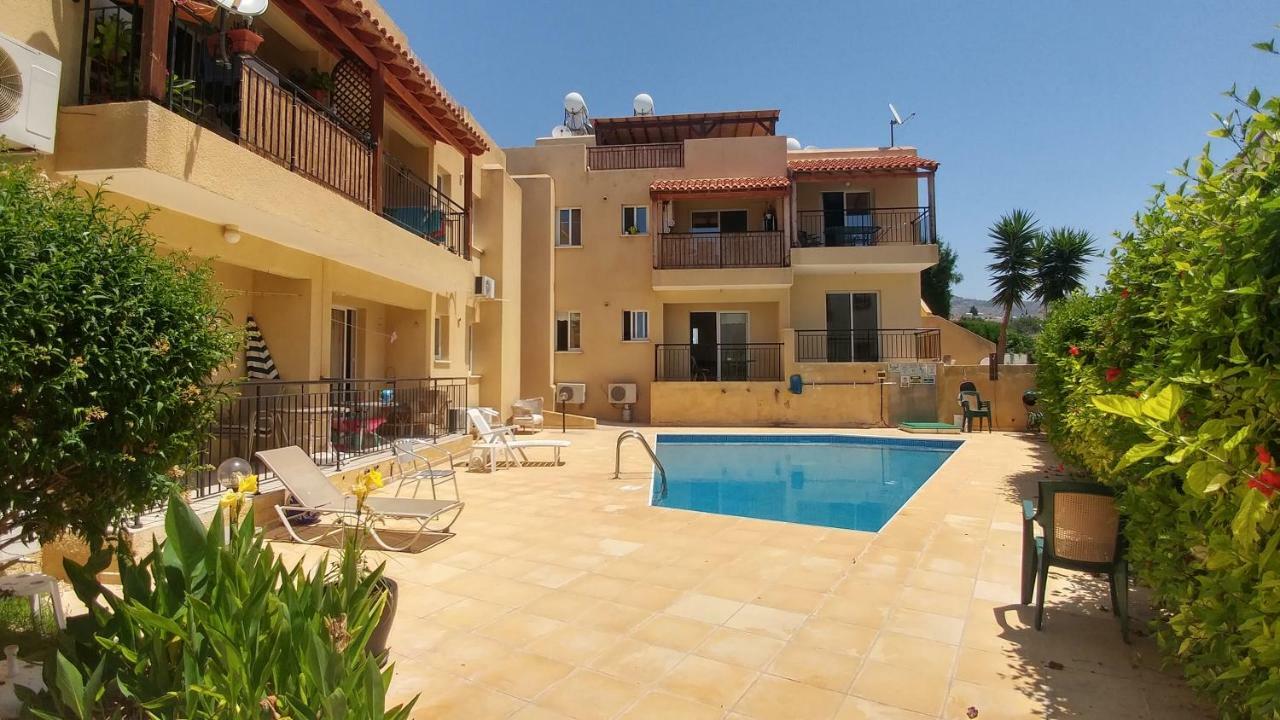 The Holiday Flat, Gateway To Desired Experiences Peyia Bagian luar foto